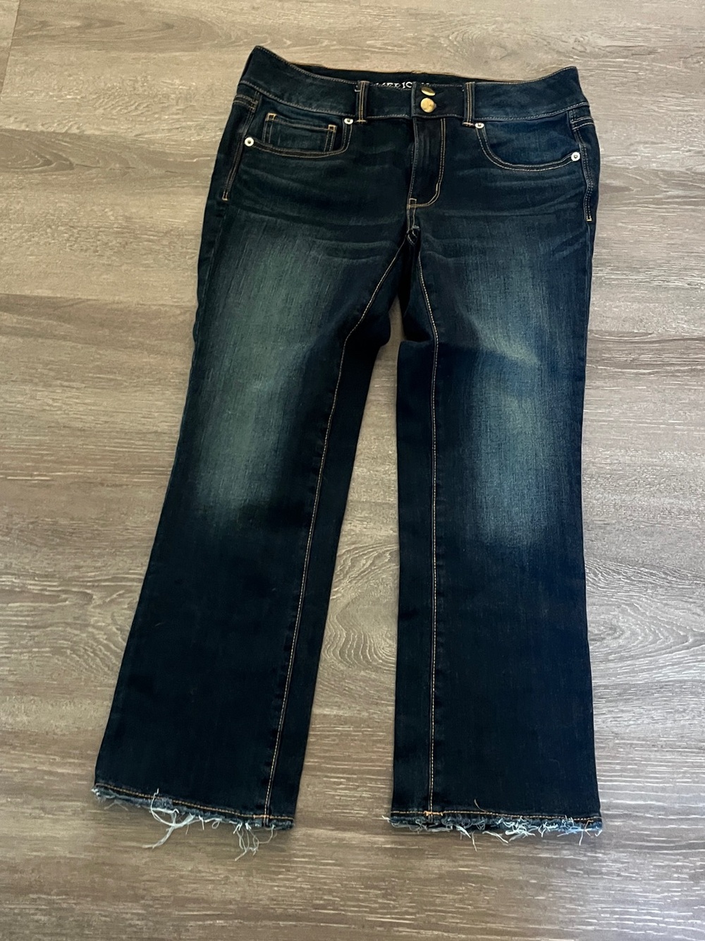 American Eagle Outfitters artist crop stretch size 8 with a Raw Hem